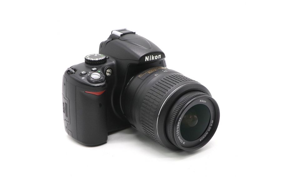 Nikon D5000 в коробке (пробег 6650 кадров)