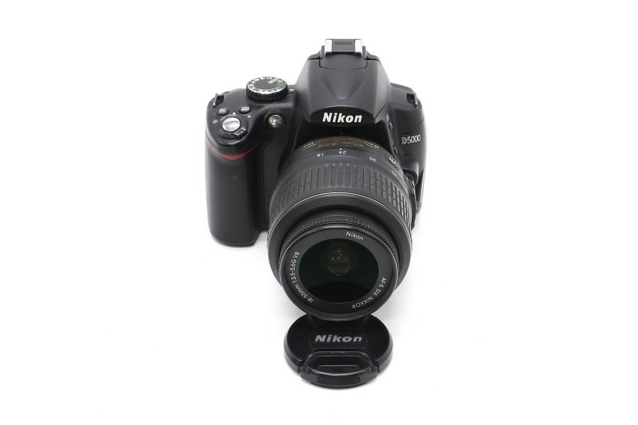 Nikon D5000 в коробке (пробег 6650 кадров)