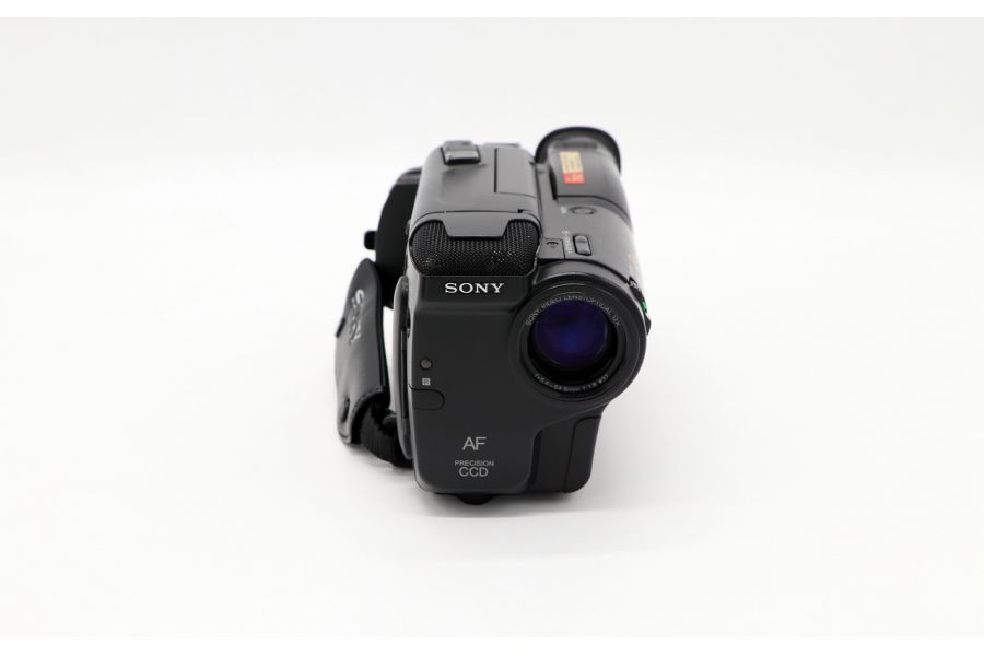 Видеокамера Sony Handycam Video 8 CCD-TR82