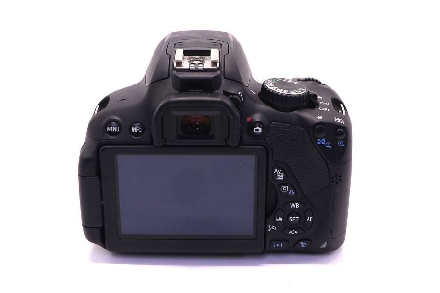 Canon EOS 650D kit (пробег 770 кадров)