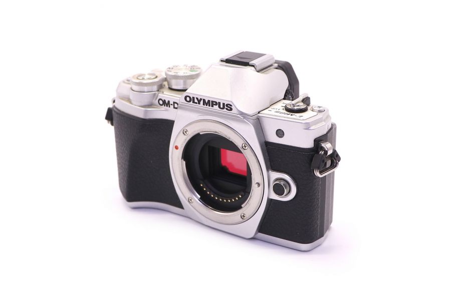 Olympus OM-D E-M10 Mark III body silver (пробег 7870 кадров)