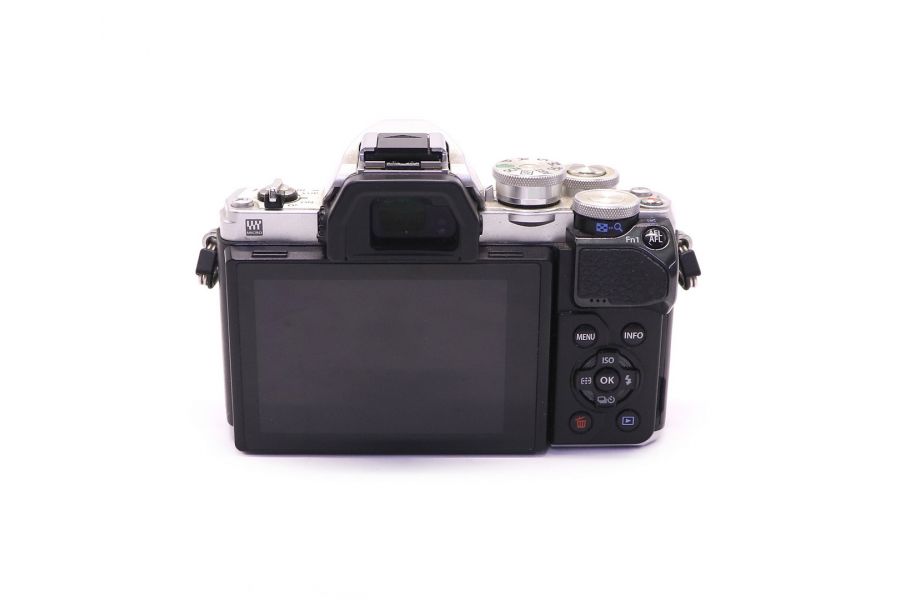 Olympus OM-D E-M10 Mark III body silver (пробег 7870 кадров)