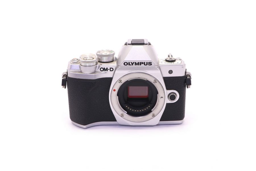 Olympus OM-D E-M10 Mark III body silver (пробег 7870 кадров)