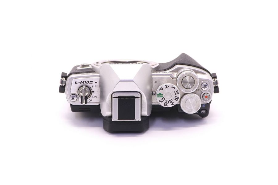 Olympus OM-D E-M10 Mark III body silver (пробег 7870 кадров)