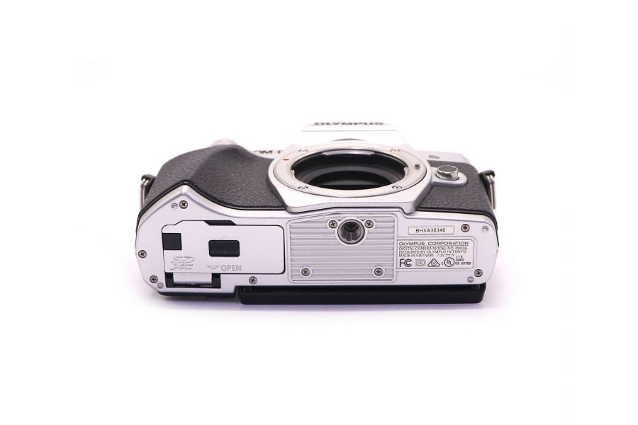 Olympus OM-D E-M10 Mark III body silver (пробег 7870 кадров)