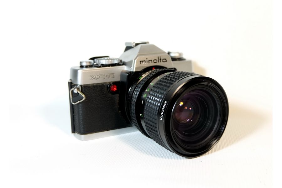 Minolta XG-E + Rokkor 3.5/35-70mm (Japan) 