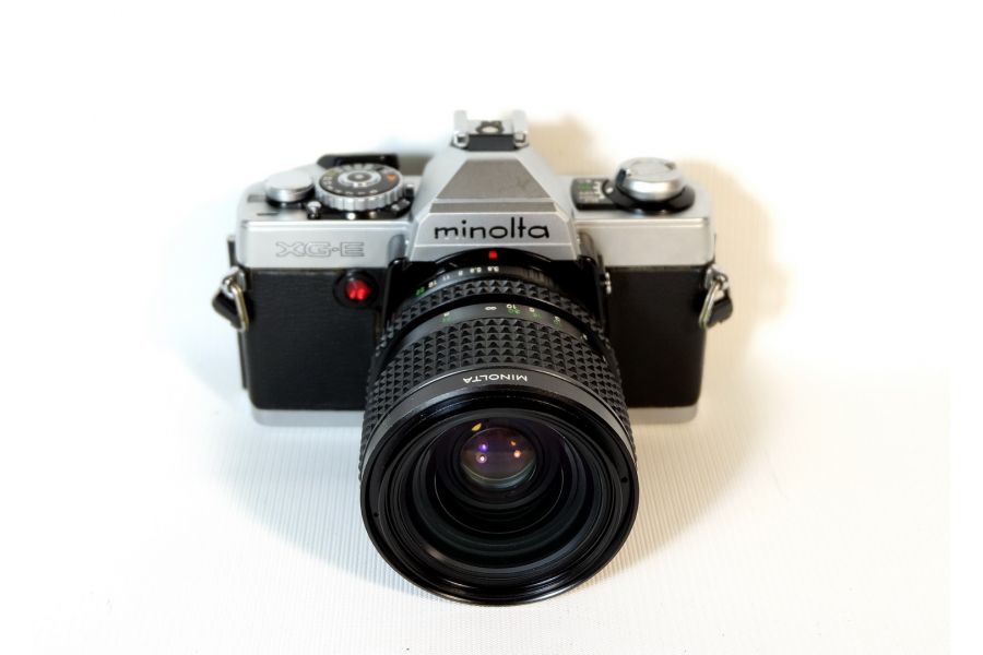 Minolta XG-E + Rokkor 3.5/35-70mm (Japan) 