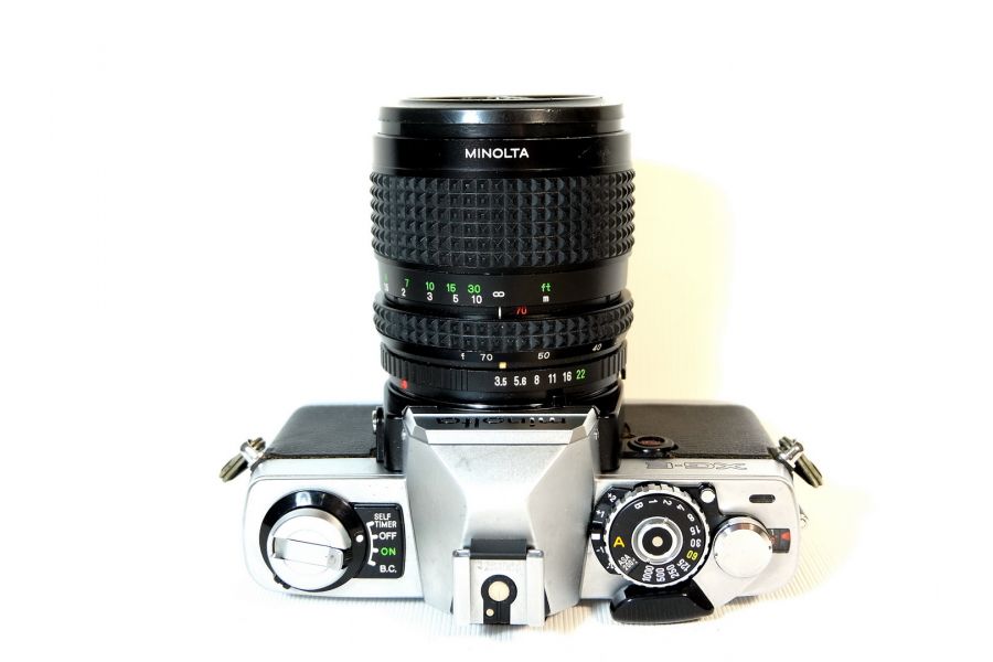 Minolta XG-E + Rokkor 3.5/35-70mm (Japan) 