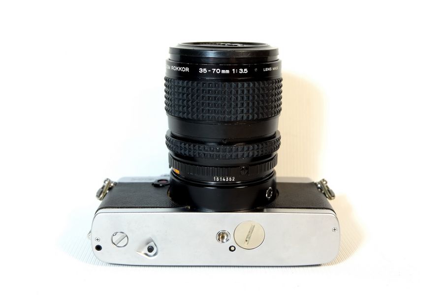 Minolta XG-E + Rokkor 3.5/35-70mm (Japan) 