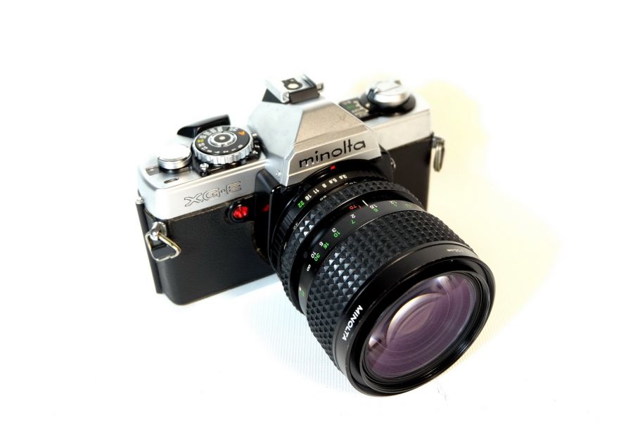 Minolta XG-E + Rokkor 3.5/35-70mm (Japan) 