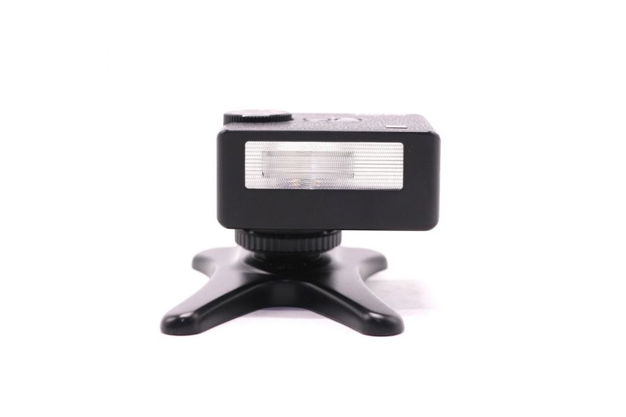 Компактная и мощная вспышка Godox iM30 в упаковке