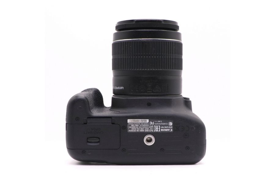 Canon EOS 2000D kit в упаковке (пробег 54000 кадров)