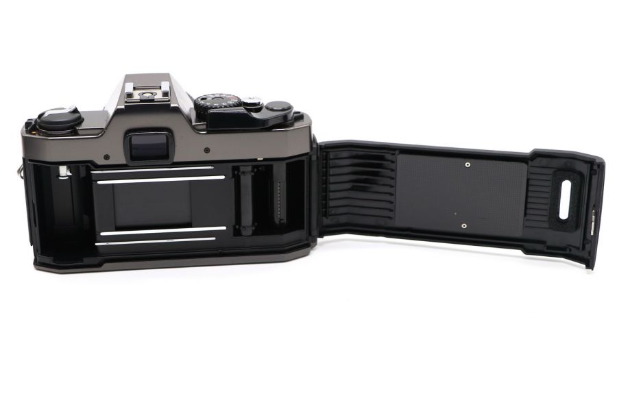 Olympus OM2000 + 35-70mm f/3.5-4.8