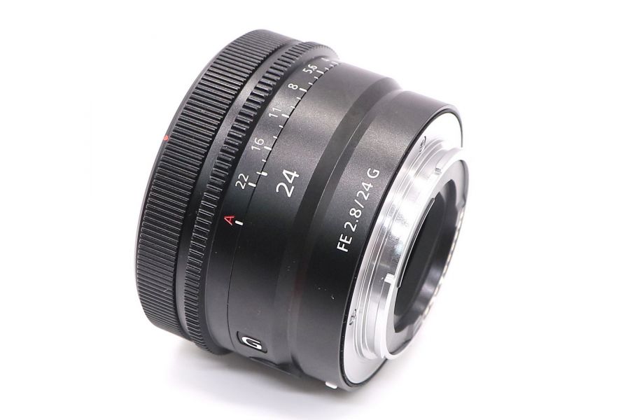 Sony FE 24mm f/2.8 G в упаковке