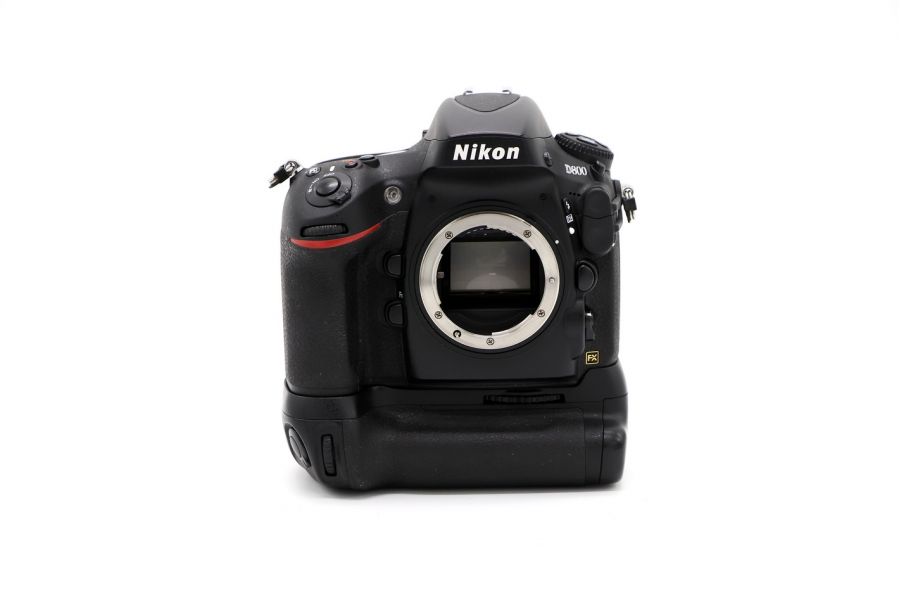 Nikon D800 body + батарейная ручка MB-D12