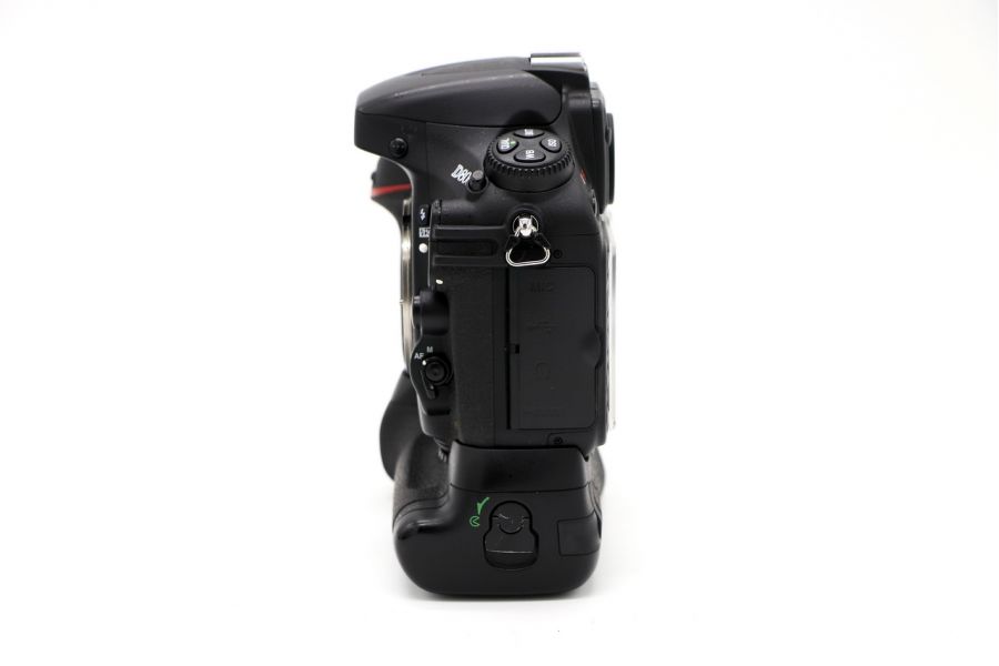 Nikon D800 body + батарейная ручка MB-D12