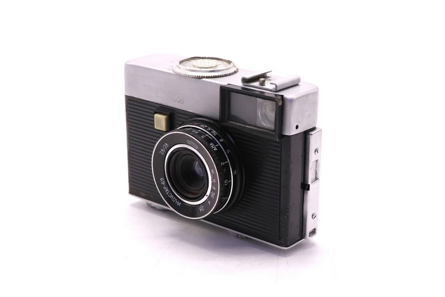 Чайка 2М советский полуформатный фотоаппарат