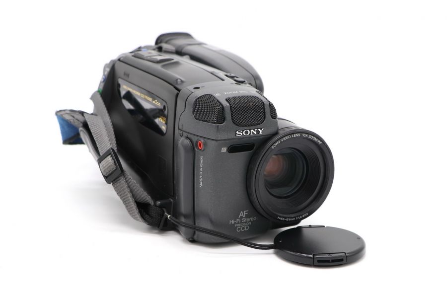 Видеокамера Sony CCD-TR2000E