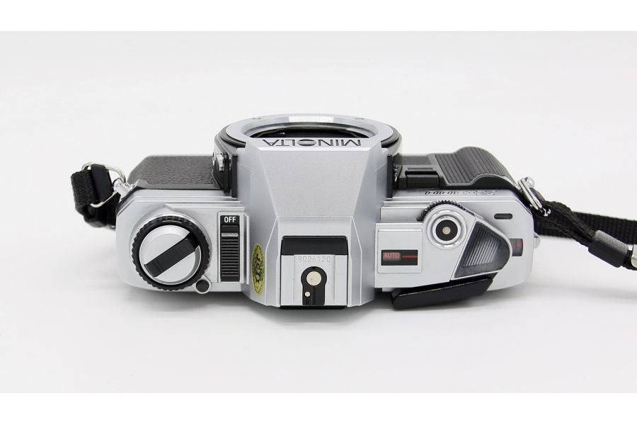 Minolta X-300 + Tokina SD 3,5-4,5/28-70mm (Japan)