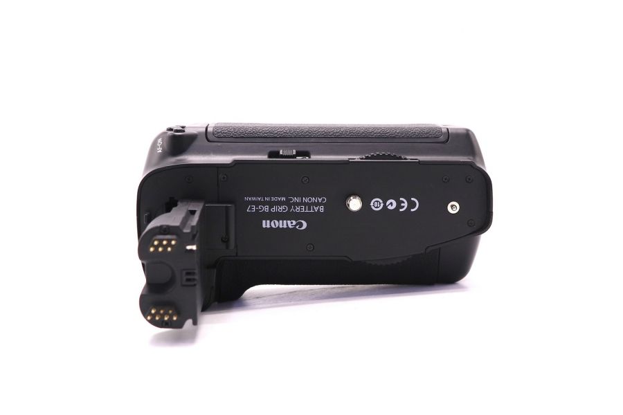 Батарейная ручка Canon BG-E7 в упаковке 