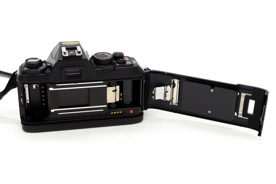 Nikon N2000 body