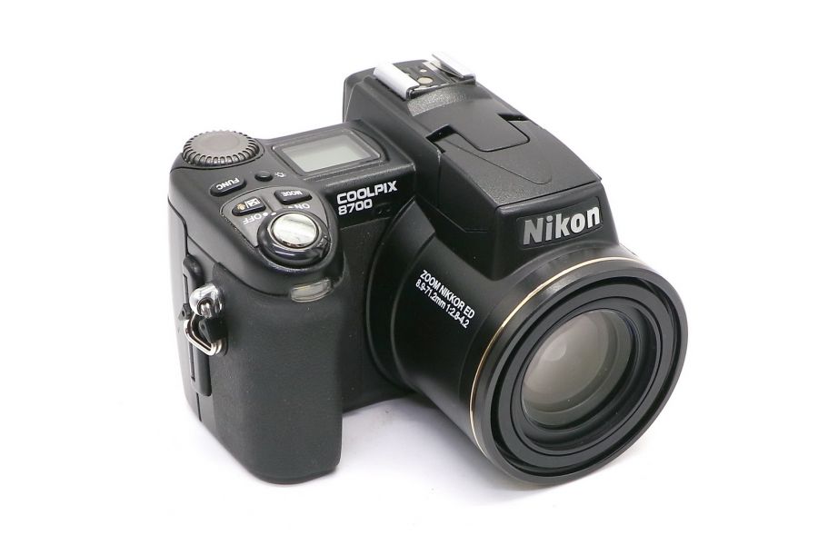 Nikon Coolpix 8700 в упаковке