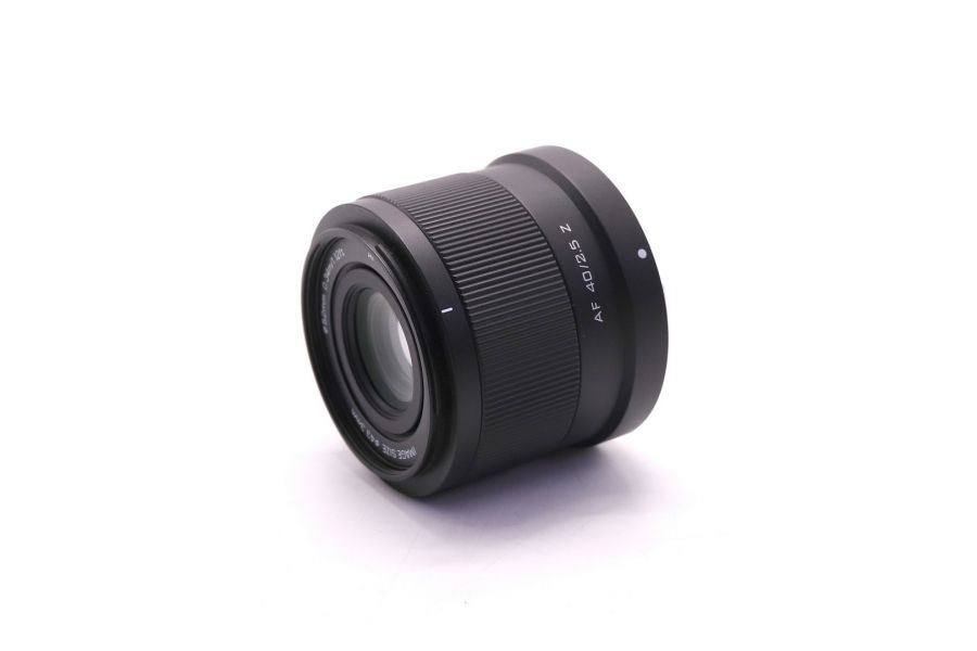 Объектив Viltrox 40mm f/2.5 для Nikon Z в упаковке 