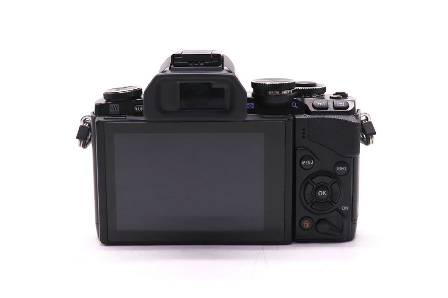 Olympus OM-D E-M10 body в упаковке (пробег 1850 кадров)