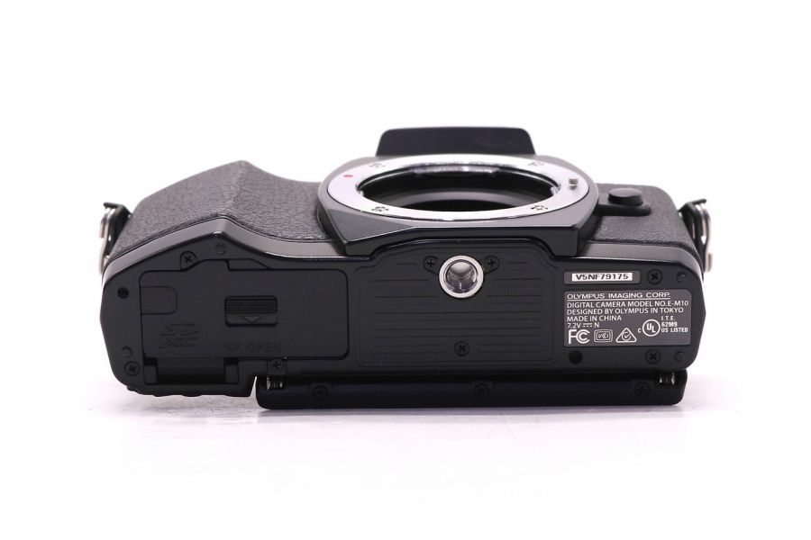 Olympus OM-D E-M10 body в упаковке (пробег 1850 кадров)