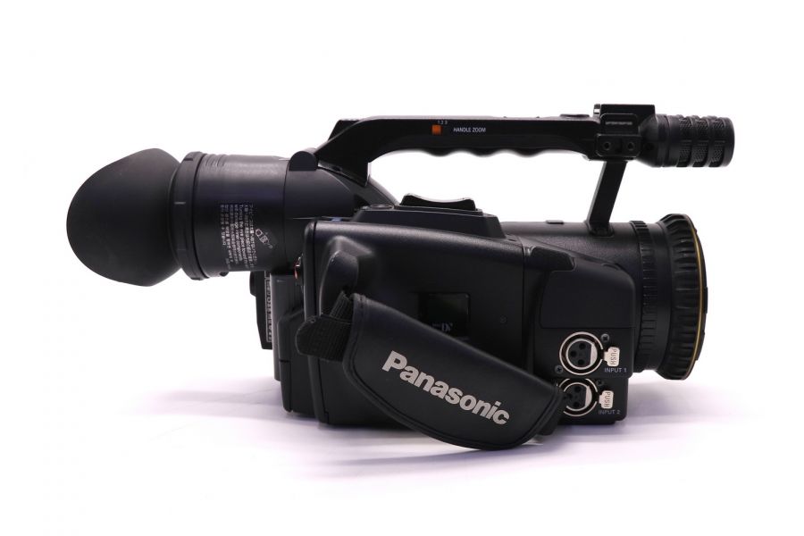 Видеокамера Panasonic AG-DVX100B