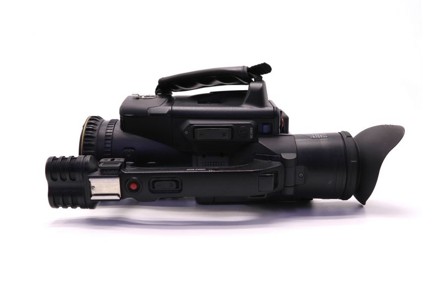 Видеокамера Panasonic AG-DVX100B