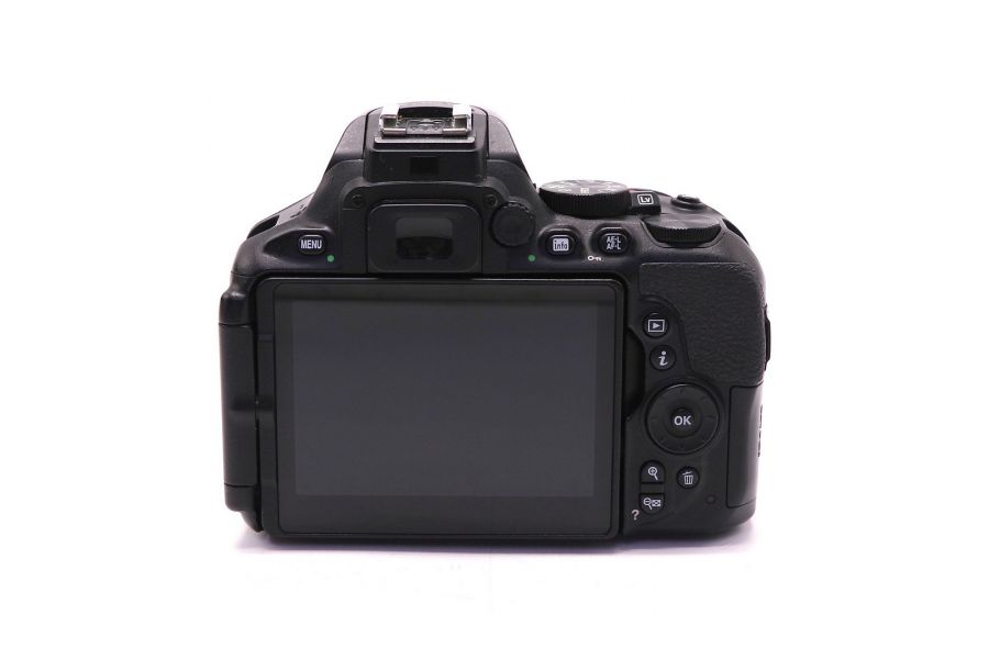 Nikon D5600 kit в упаковке (пробег 9505 кадров)