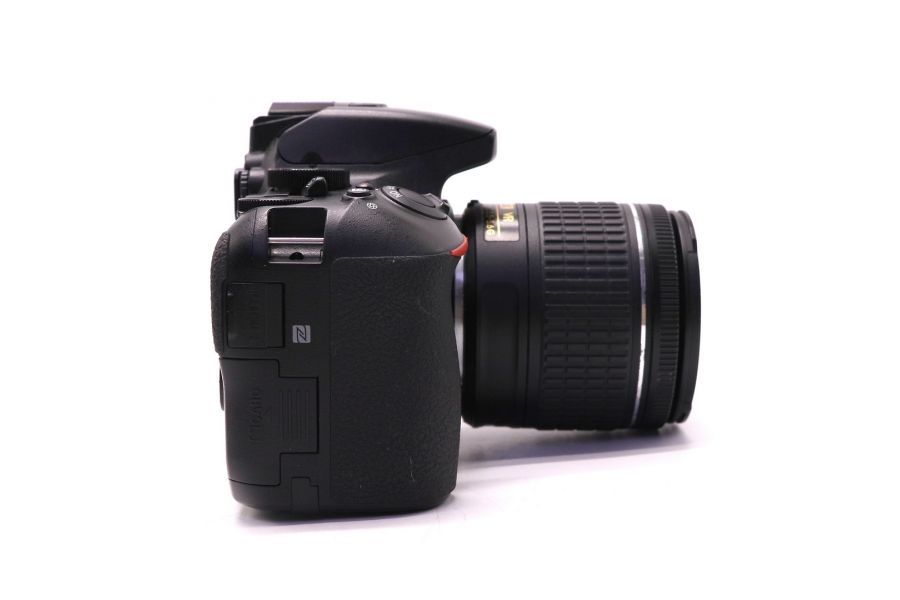 Nikon D5600 kit в упаковке (пробег 9505 кадров)