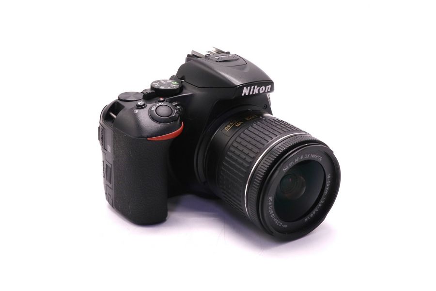 Nikon D5600 kit в упаковке (пробег 9505 кадров)