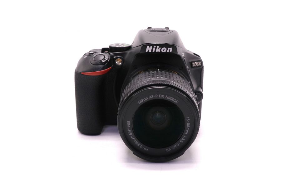 Nikon D5600 kit в упаковке (пробег 9505 кадров)