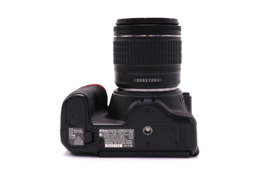 Nikon D5600 kit в упаковке (пробег 9505 кадров)