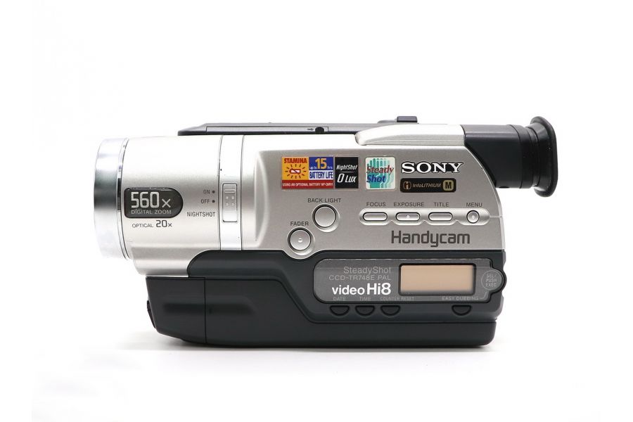 Видеокамера Sony CCD-TR748E