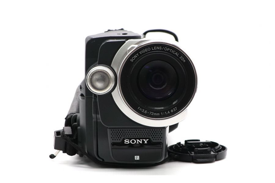 Видеокамера Sony CCD-TR748E