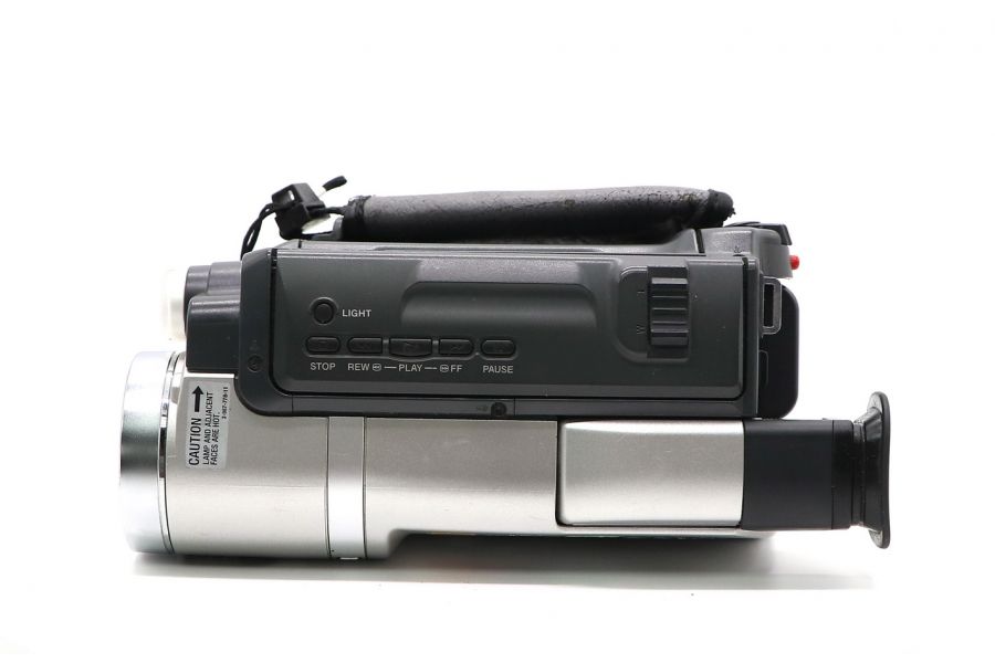 Видеокамера Sony CCD-TR748E