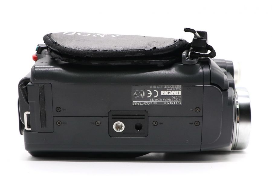 Видеокамера Sony CCD-TR748E