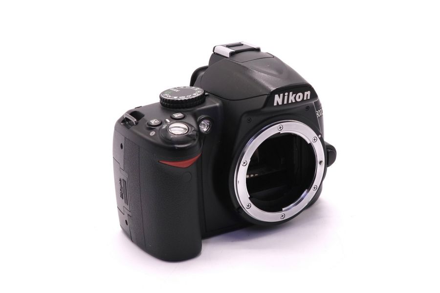 Nikon D3000 body (пробег 12500 кадров)