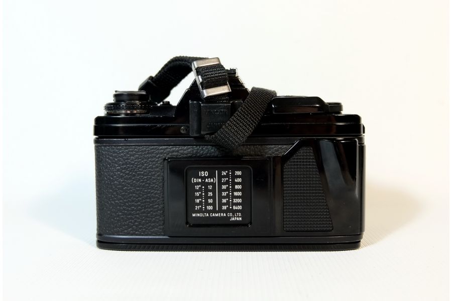 Minolta X-700 + Minolta MD 1.7/50 (Japan) 