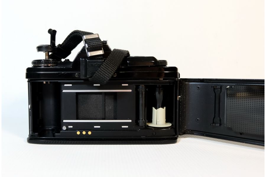 Minolta X-700 + Minolta MD 1.7/50 (Japan) 