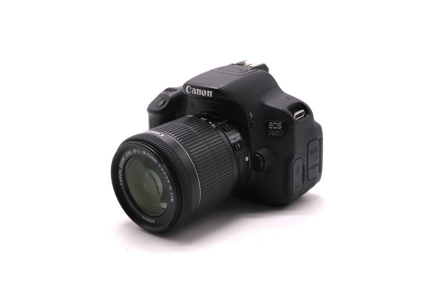 Canon EOS 700D kit (пробег 67310 кадров)