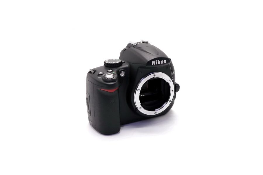 Nikon D5000 body (пробег 25 кадров)