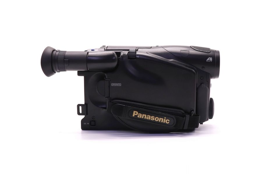 Видеокамера Panasonic NV-R10E в упаковке