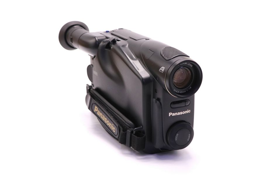 Видеокамера Panasonic NV-R10E в упаковке
