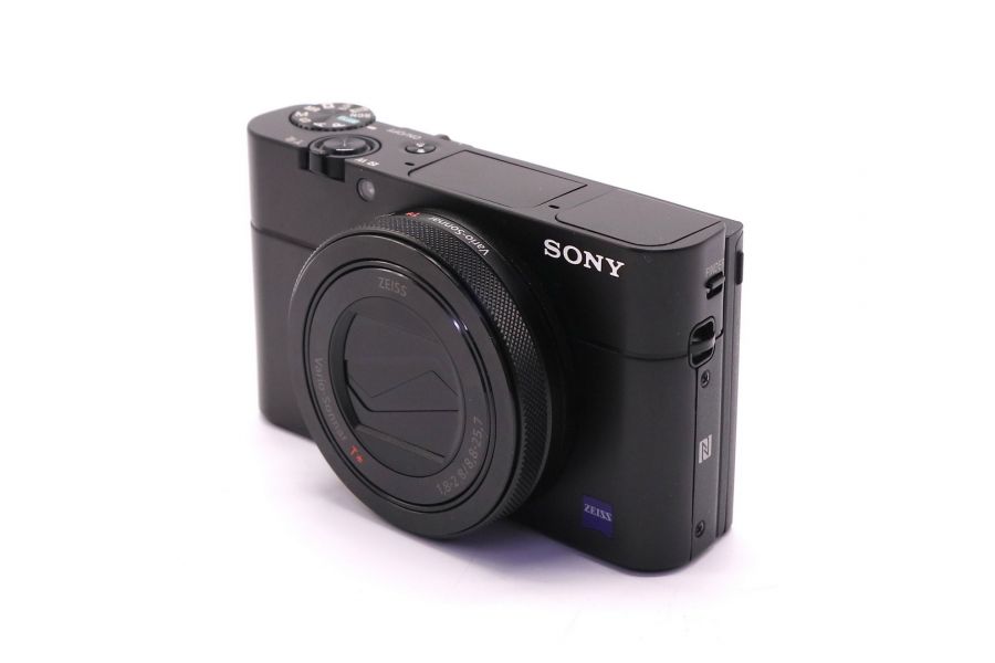 Sony Cyber-shot DSC-RX100M5 в упаковке