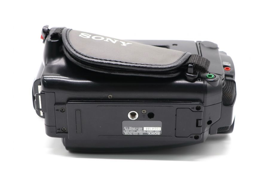 Видеокамера Sony CCD-TR710E