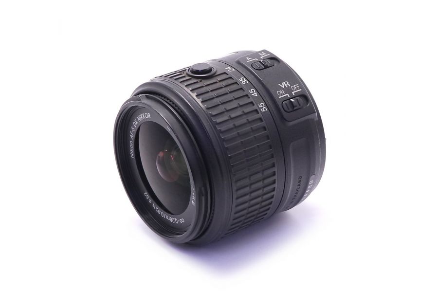 Nikon 18-55mm f/3.5-5.6G AF-S VR II DX Zoom-Nikkor в упаковке